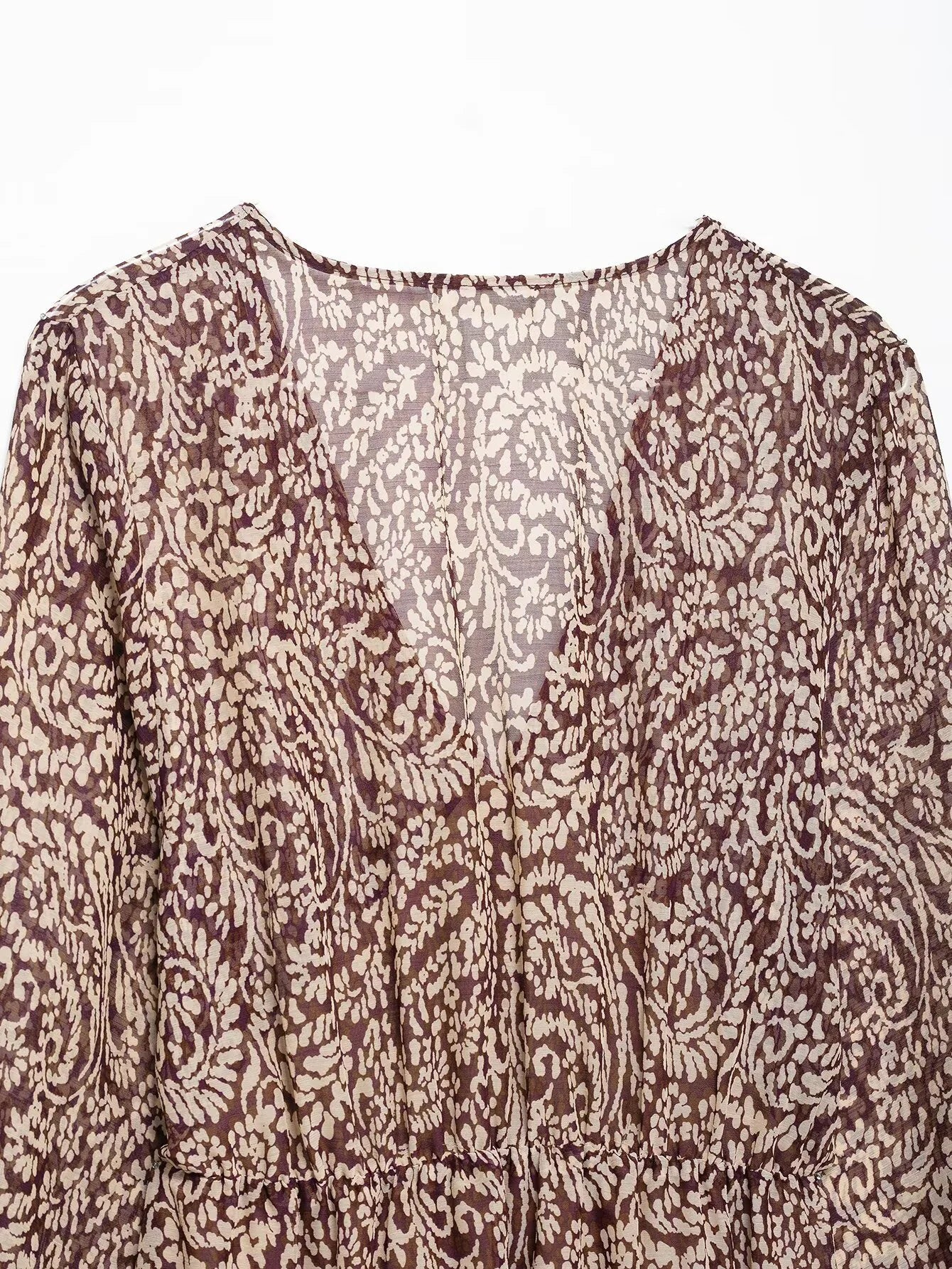 فستان ميدي بطبعة رجعية مع تصميم متدرج برقبة على شكل V